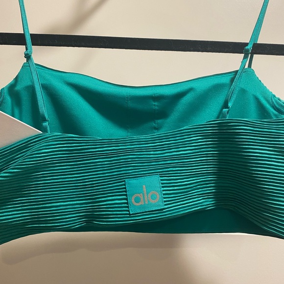 Alo yoga bra

Color spruce green. Size small - Picture 4 of 5